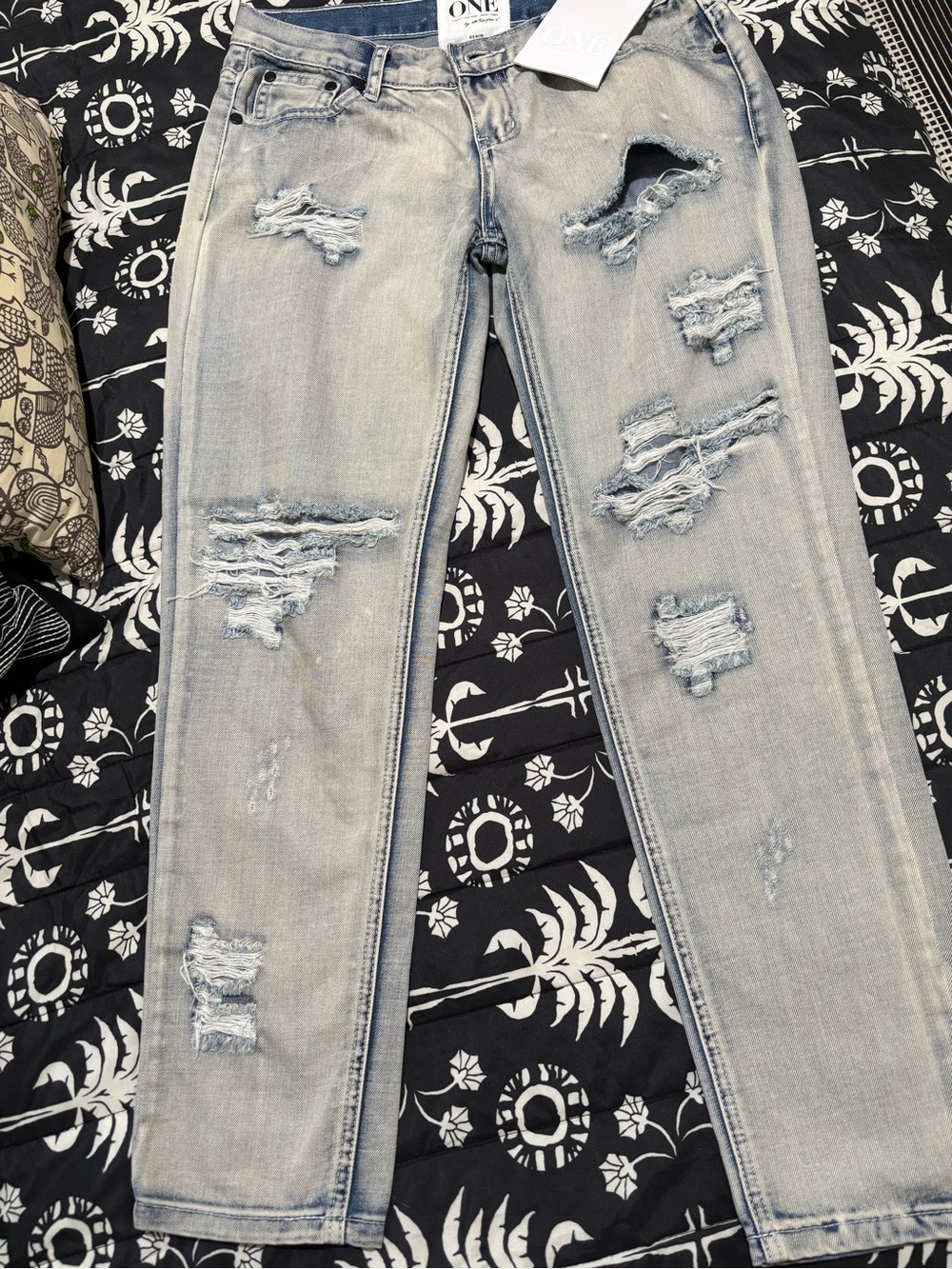 One Teaspoon awesome baggies in Light Wash Distressed Women’s Jeans - Light Blue